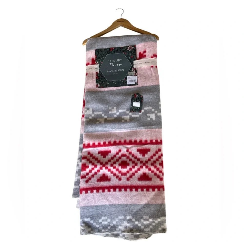 NWT, Luxury Throw, 51x67, Made‎ in Spain, S60